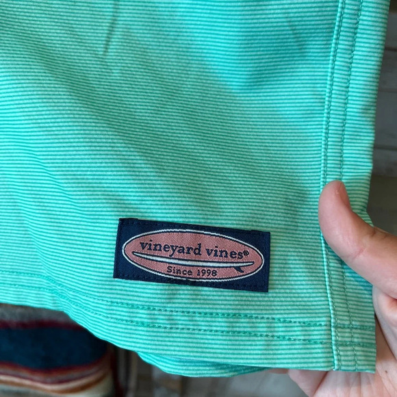 Vineyard Vines men’s performance board shorts size 33 - Picture 3 of 9